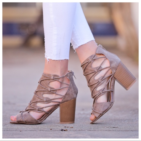 ✨RESTOCKED✨Taupe Open Toe Criss Cross Detail - Picture 4 of 5